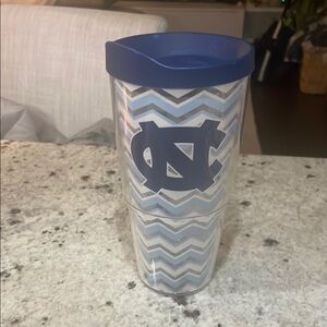 Tervis 24 oz UNC Tumbler with Blue Lid
